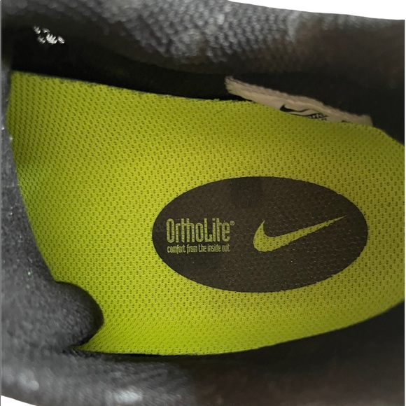 Women’s Nike ortholite  lunar speed, size 10 like new black with a neon stripe - Picture 6 of 6